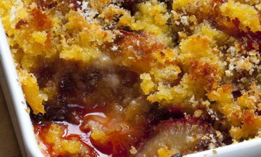 Рецепт слив, запеченных под хрустящей корочкой