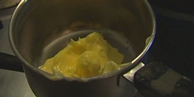 сливы, запеченные под хрустящей корочкой