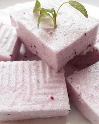 Простой торт-суфле со смородиной