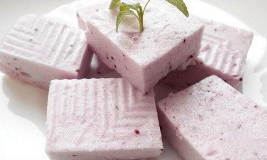 Рецепт простого торта-суфле со смородиной