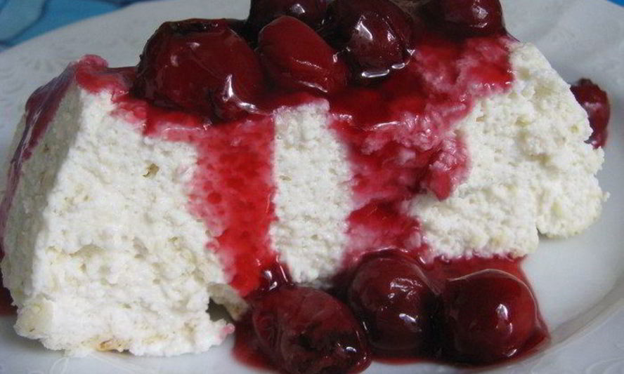 Рецепт творожного суфле с вишневым соусом