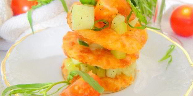 сырный мильфей с легким овощным салатом