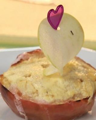 Запеченные яблоки с творогом и изюмом