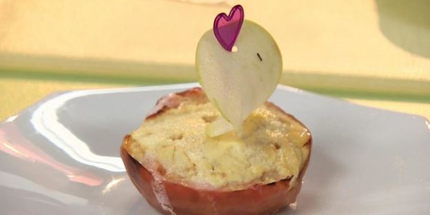 запеченные яблоки с творогом и изюмом