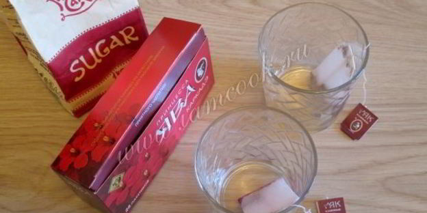 желе красное с ягодами годжи