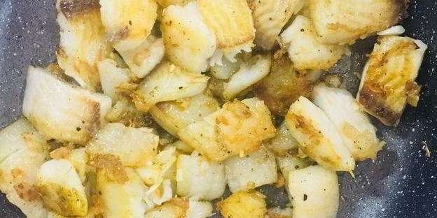 бесбармачная лапша с рыбой в соусе песто