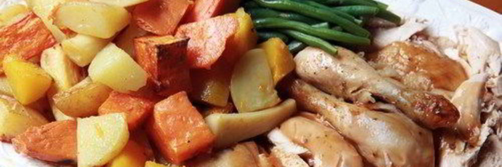 Гарнир из поджаренных в духовке картофеля, пастернака и моркови