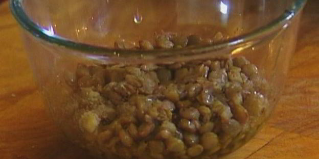 чечевица с артишоками, сладким перцем и ветчиной