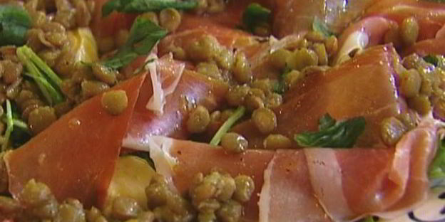 чечевица с артишоками, сладким перцем и ветчиной