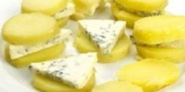 картофель и сыр с плесенью