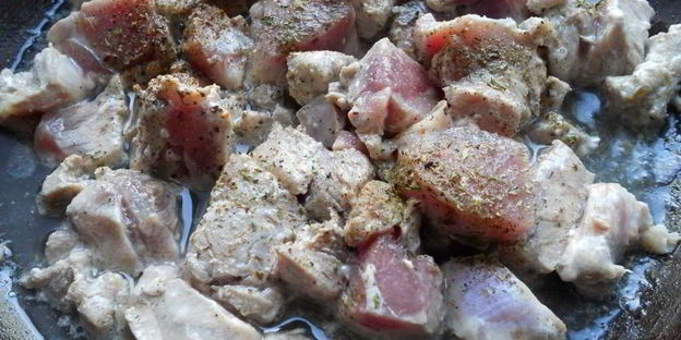 картофель отварной с индюшиным мясом и сыром