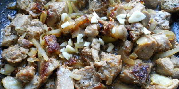 картофель отварной с индюшиным мясом и сыром