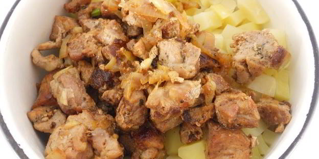 картофель отварной с индюшиным мясом и сыром