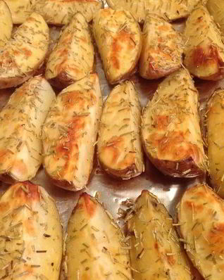 Картофель с чесноком и розмарином