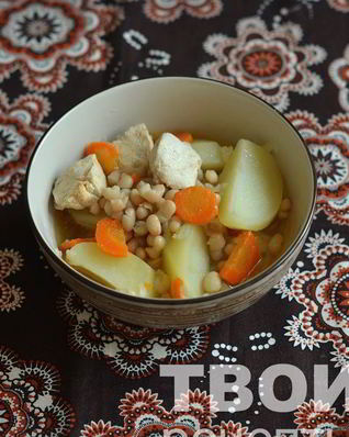 Картофель с фасолью и куриной грудкой