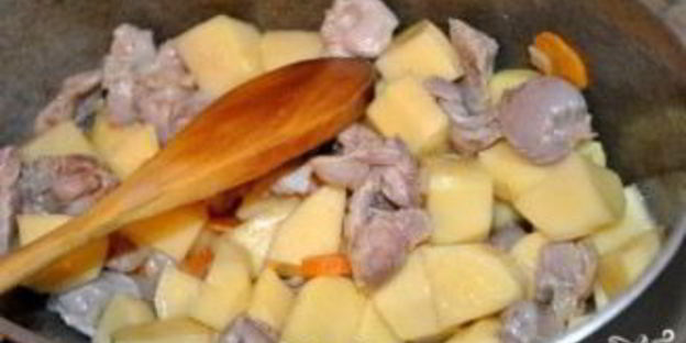 картофель с мясом и овощами