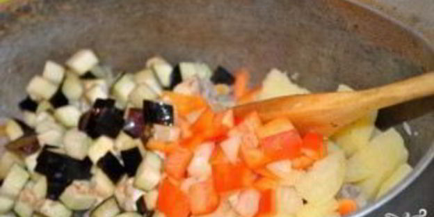 картофель с мясом и овощами