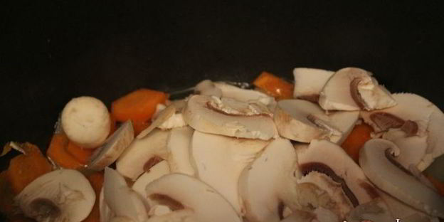 картофель с мясом и шампиньонами в мультиварке