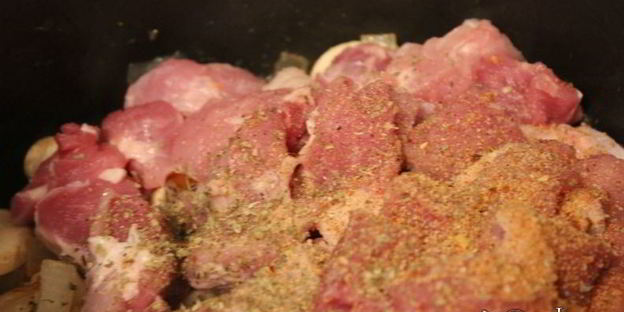 картофель с мясом и шампиньонами в мультиварке