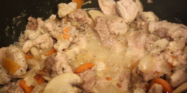 картофель с мясом и шампиньонами в мультиварке