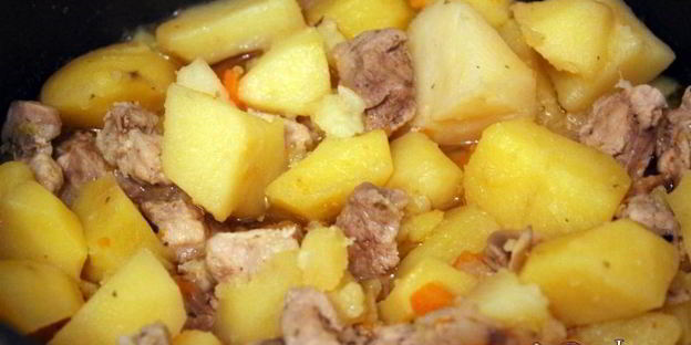 картофель с мясом и шампиньонами в мультиварке