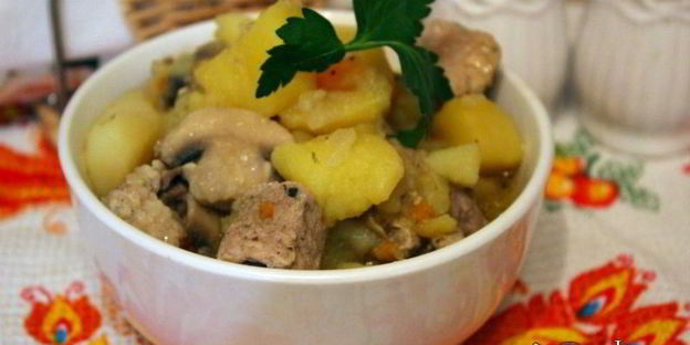 картофель с мясом и шампиньонами в мультиварке