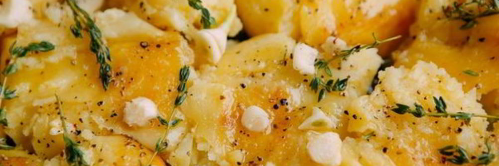 Картофель с сыром в чесночно-сметанном соусе