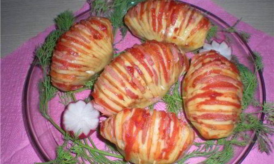 Рецепт картофеля в фольге с ветчиной, сыром и чесноком