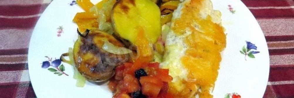 Картошка с грудкой куриной в томатно-сырном соусе