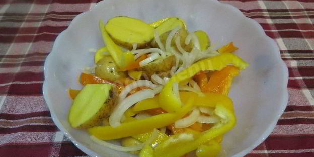 картошка с грудкой куриной в томатно-сырном соусе