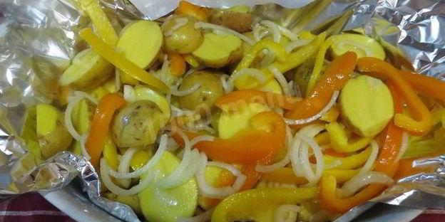 картошка с грудкой куриной в томатно-сырном соусе