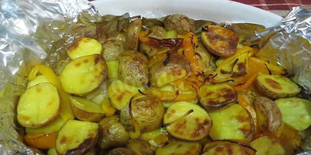 картошка с грудкой куриной в томатно-сырном соусе