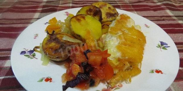 картошка с грудкой куриной в томатно-сырном соусе