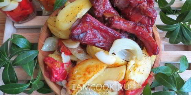 картошка с копчеными ребрышками в духовке