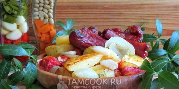 картошка с копчеными ребрышками в духовке