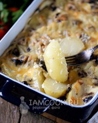 Картошка в сметане с сыром в духовке