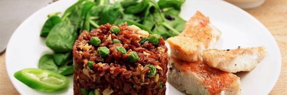 Красный рис с рыбой