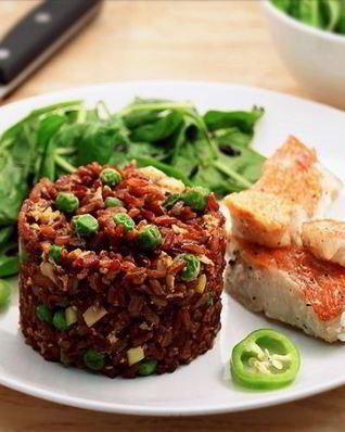 Красный рис с рыбой