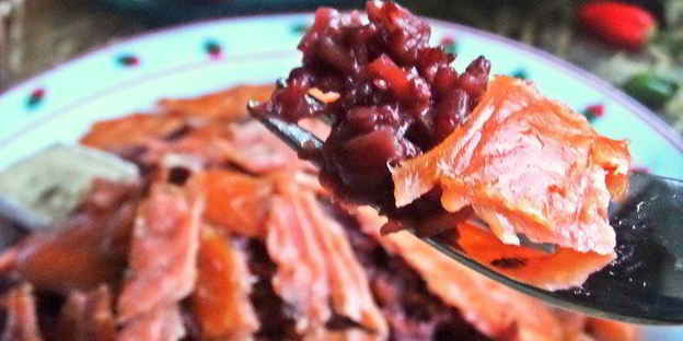 красный рис в вине с лососем и сыром