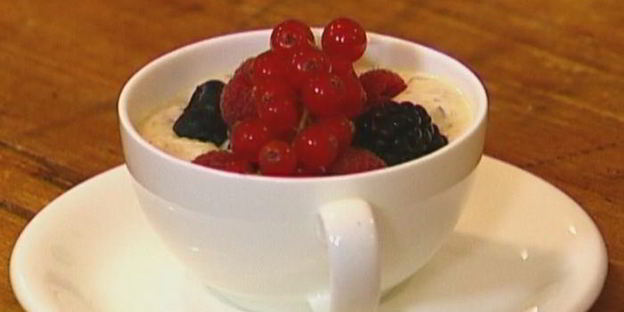 миндально-кремовый рис с ягодами