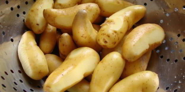 молодой картофель с чесноком и петрушкой