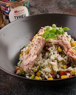 Радужный рис с тунцом