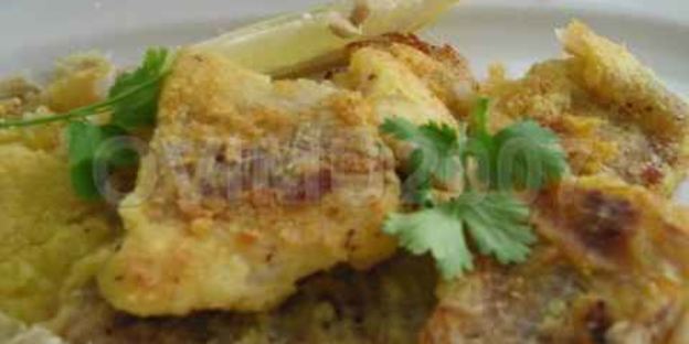 рис, обжаренный с рыбой и овощами