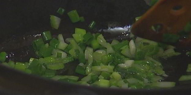 рис с острыми колбасками