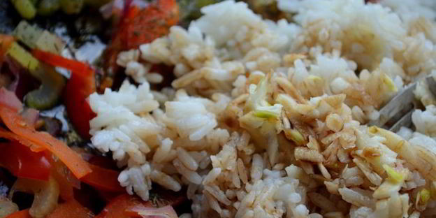 рис с овощами и крабовым мясом