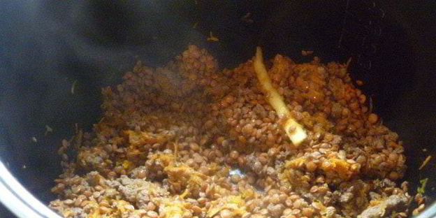 тушеная чечевица с тыквой и мясом