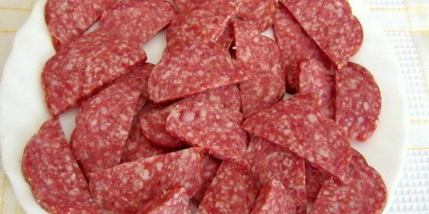 зеленая чечевица с копченой колбасой в стиле фламенко