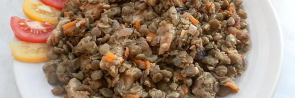 Зеленая чечевица с курицей