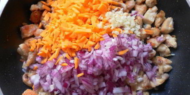 зеленая чечевица с курицей