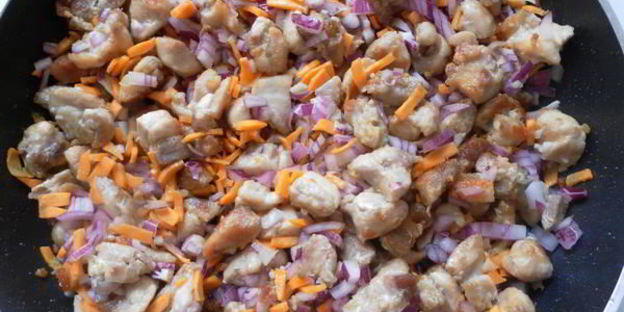 зеленая чечевица с курицей